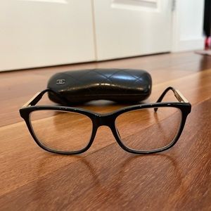 CHANEL classic eyeglasses with stingray base